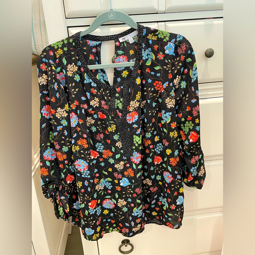 DR2 Beautiful Floral Blouse